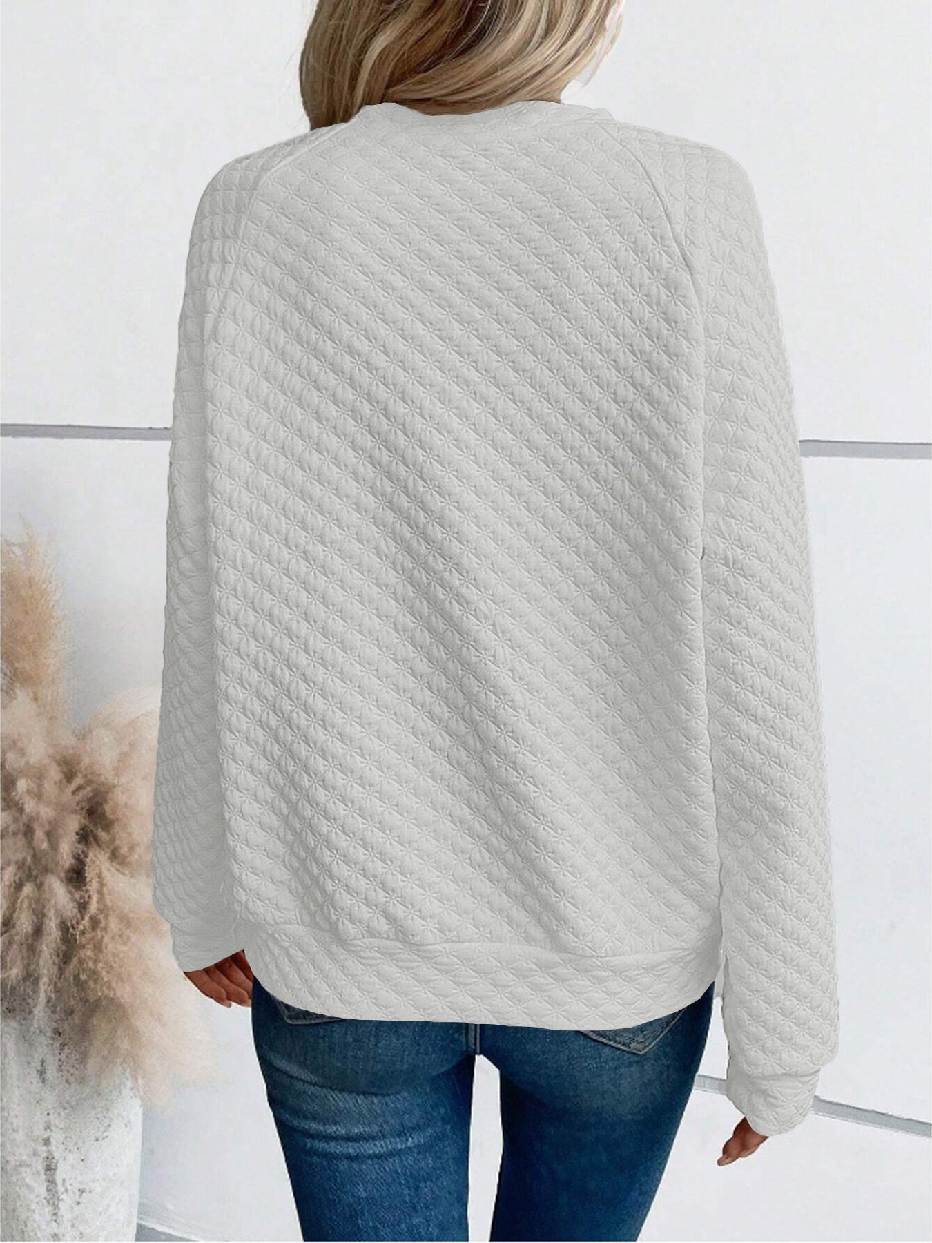 V-neck Long-sleeved Sweatshirt